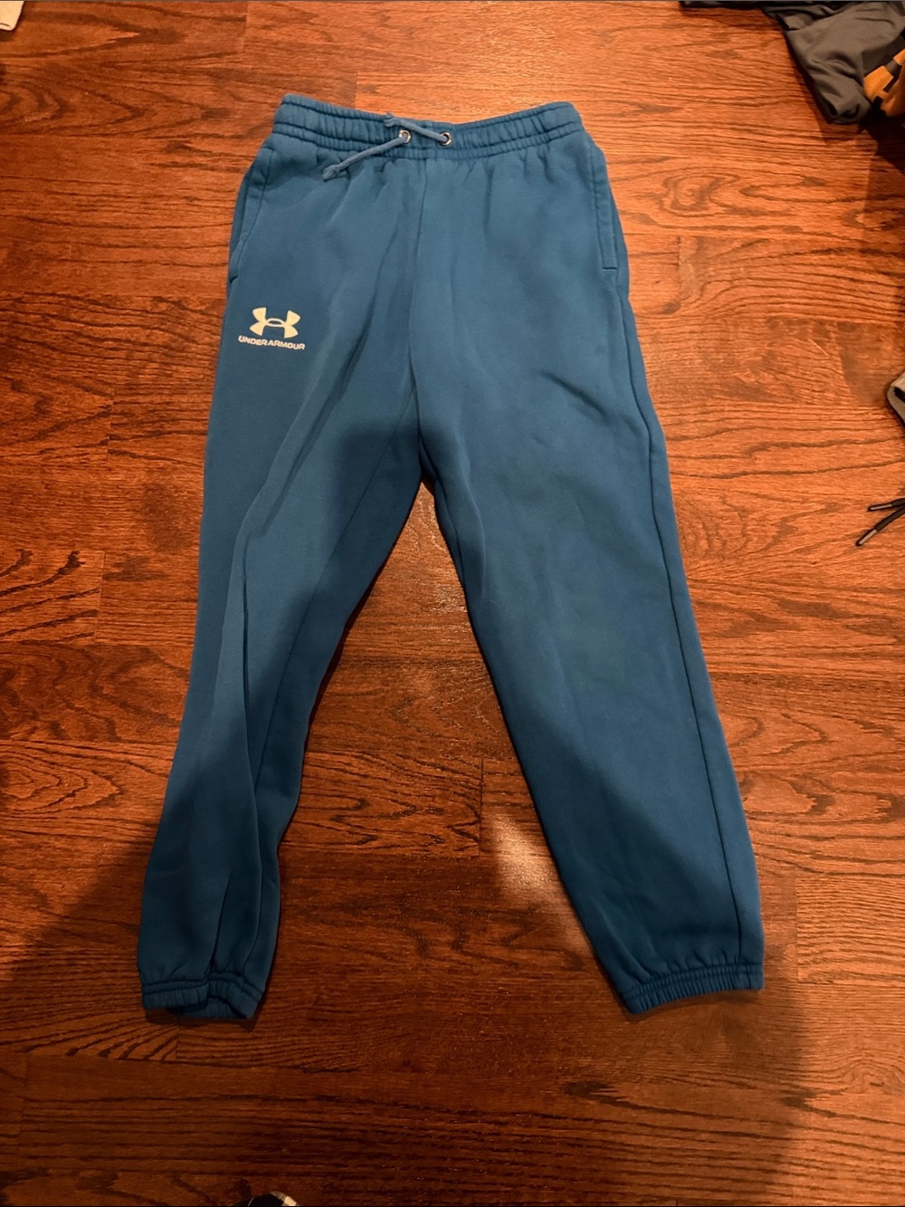 Under Armour Kids Teal Blue Jogger Sweatpants never worn